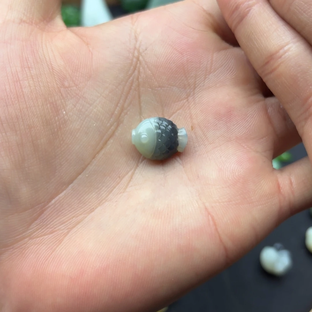 乔***兮和田玉未镶嵌颈饰