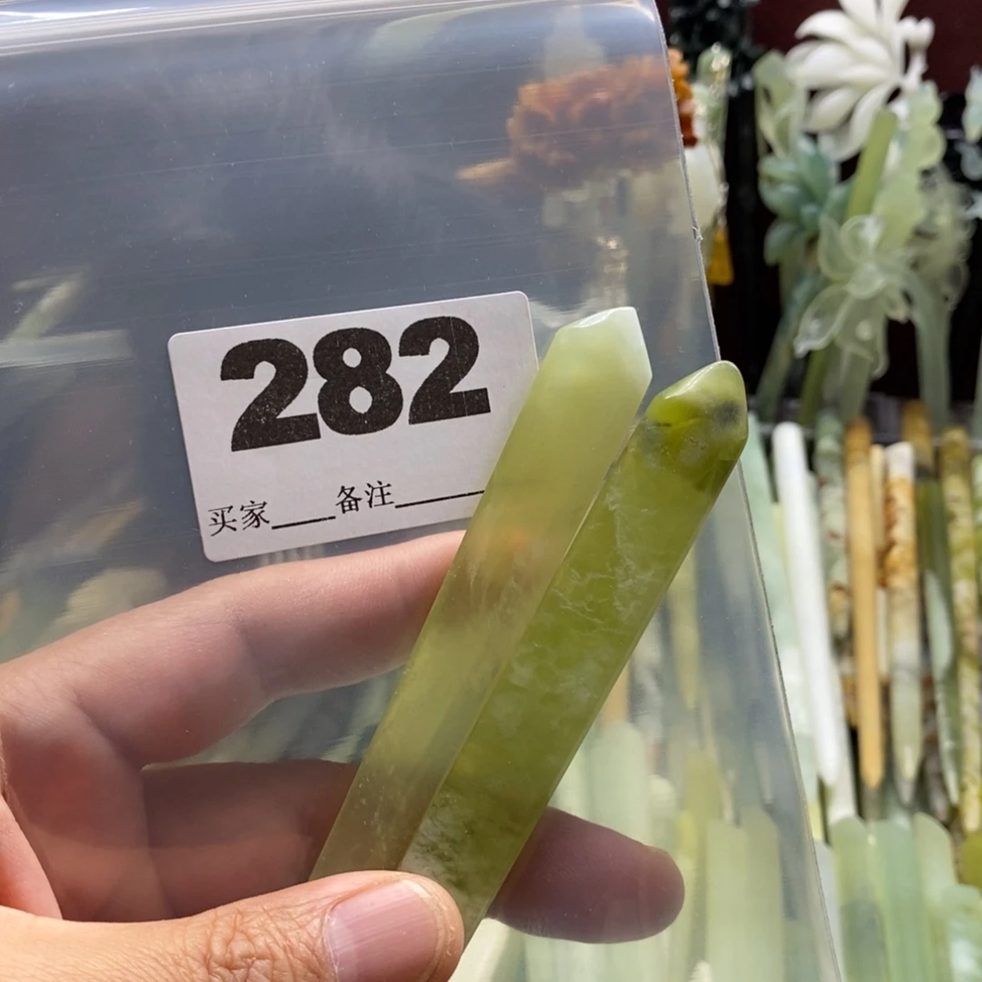 用***7合金蛇纹石玉颈饰