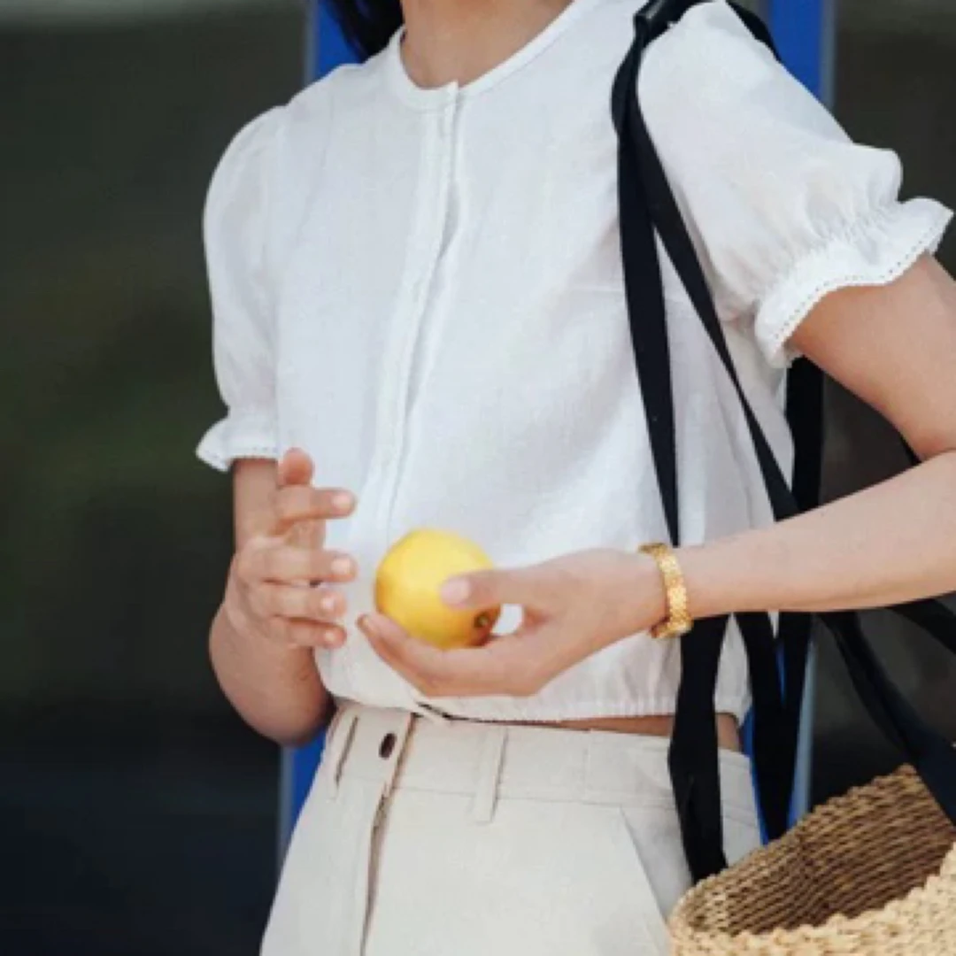 韩代 HOw白色泡泡袖上衣女单排扣短款衬衫