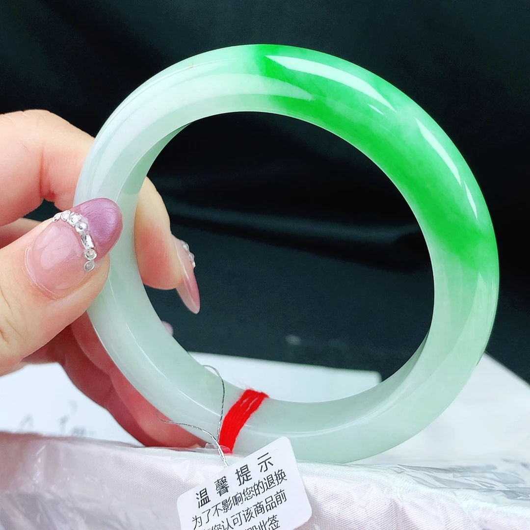 翡翠手镯未镶嵌60圈
