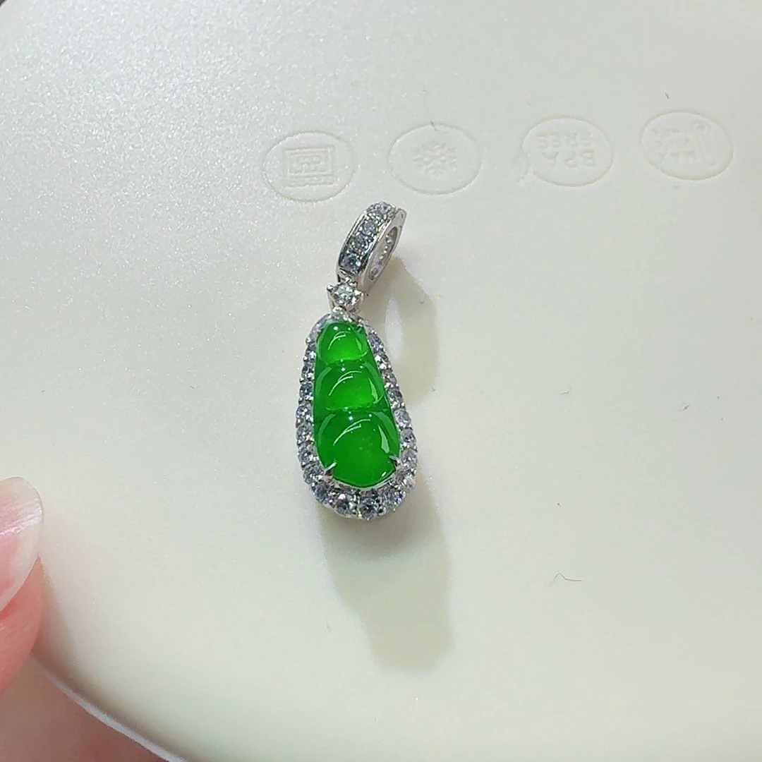 翡翠颈饰18K金镶嵌豆子