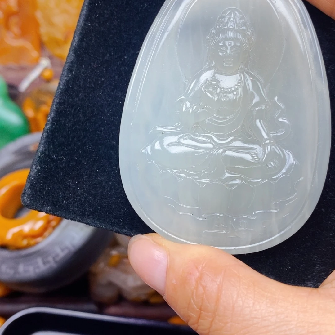 石英质玉（黄龙玉）未镶嵌颈饰