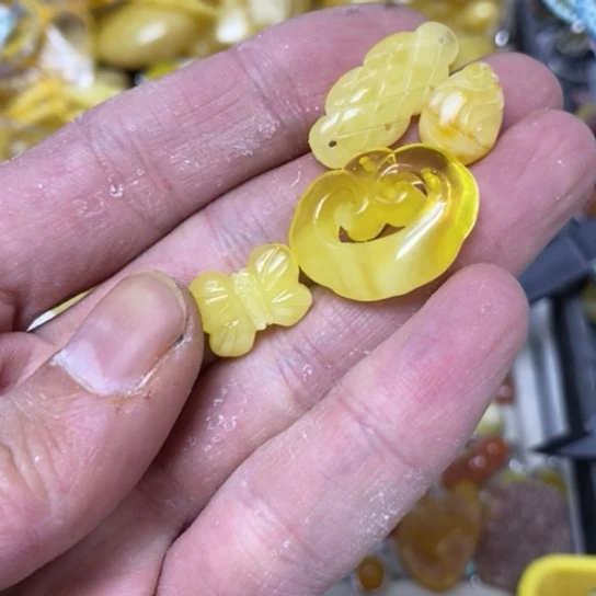 未镶嵌蜜蜡裸石吊坠