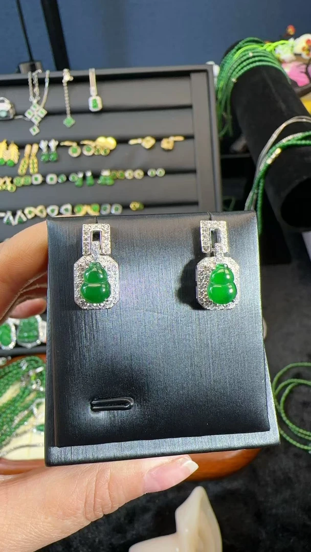 天然A货翡翠葫芦耳钉多样性发货