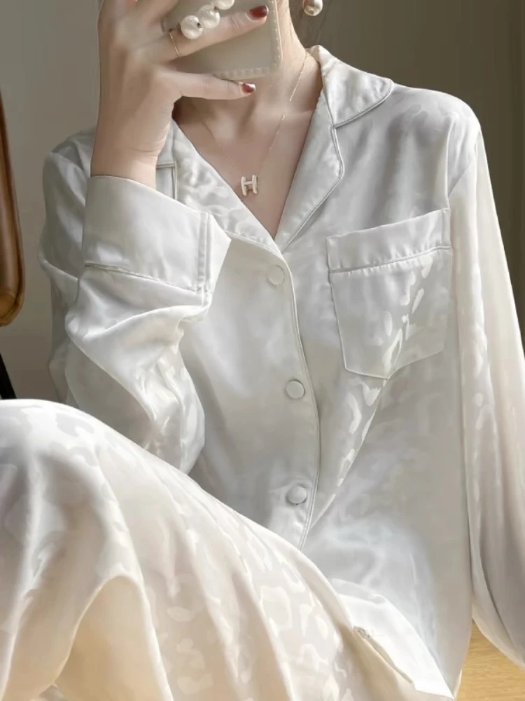 早秋轻奢高级缎面冰丝睡衣女春2024新款蝴蝶结印花家居服秋季女款