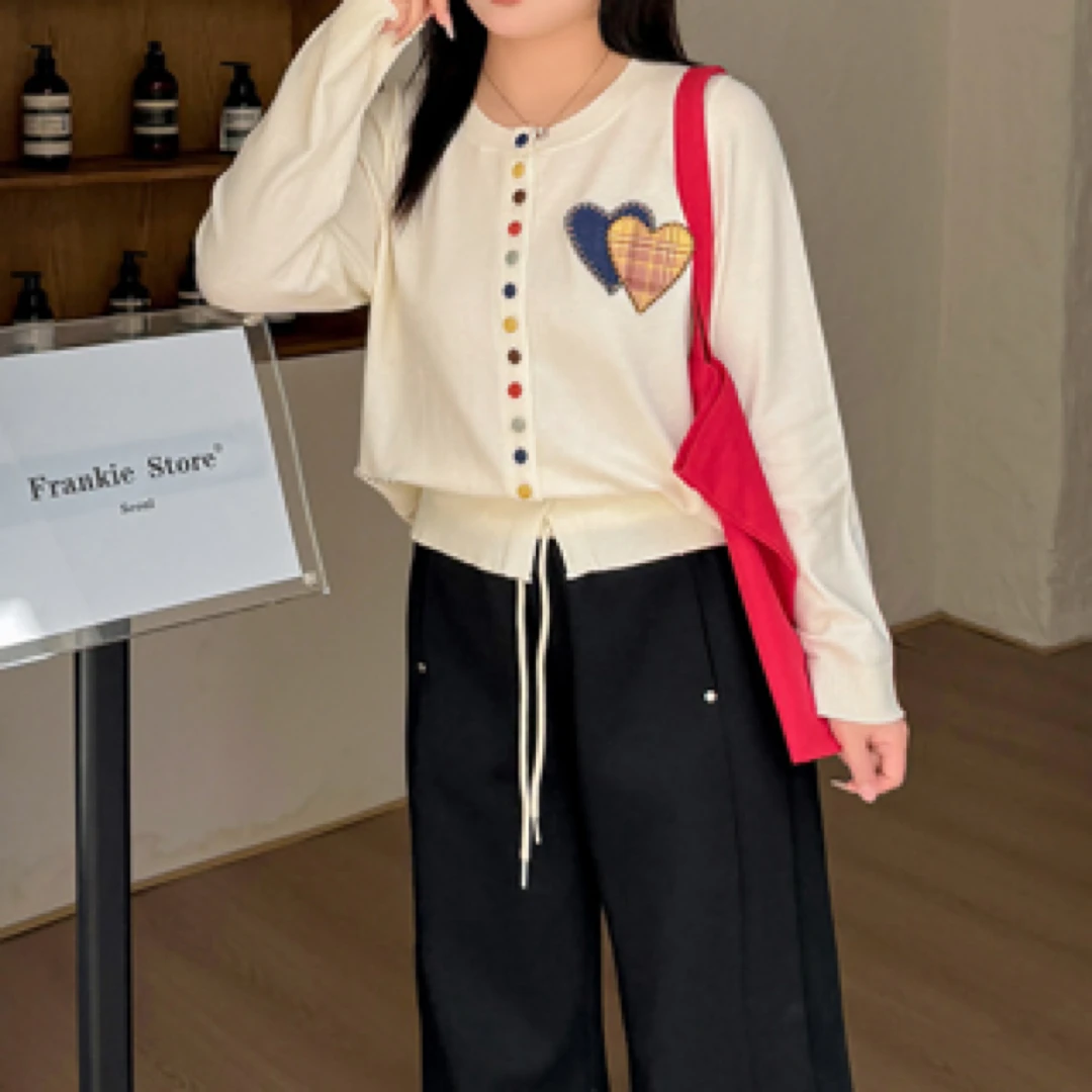 S2025年大码女装胖妹妹春季新款爱心彩扣针织衫F387