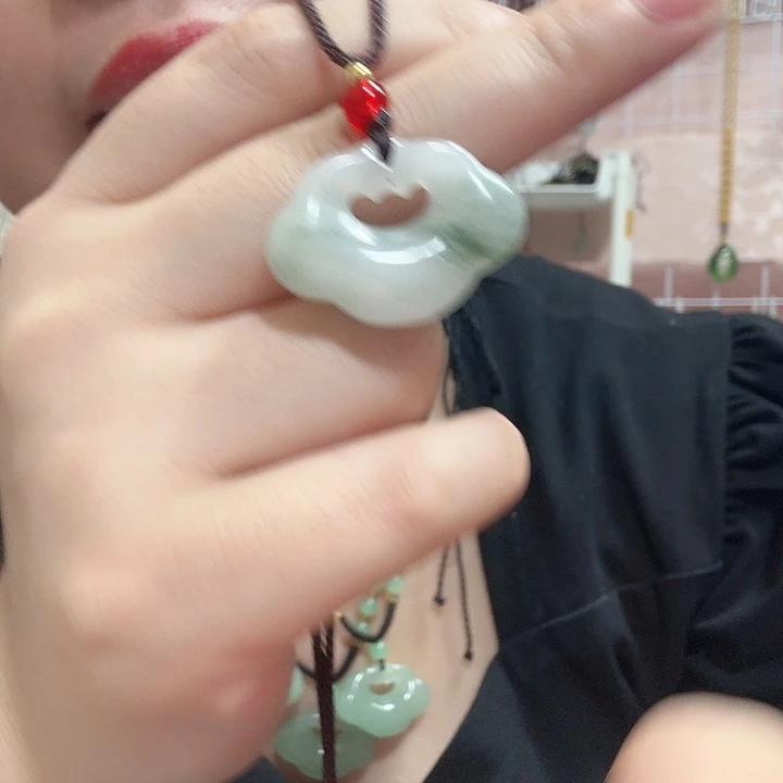 石英质玉未镶嵌颈饰