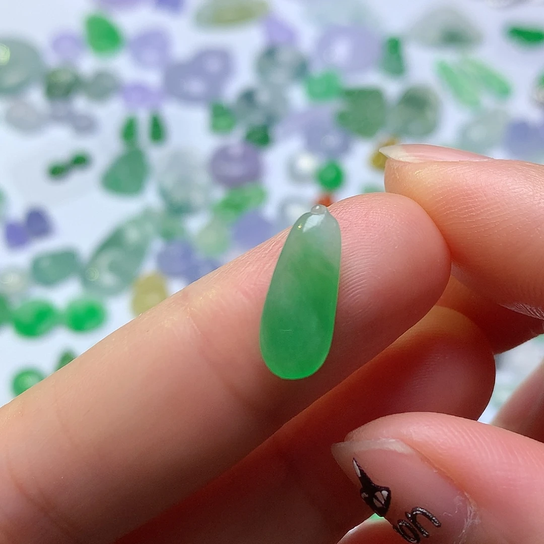 翡翠未镶嵌颈饰瓜