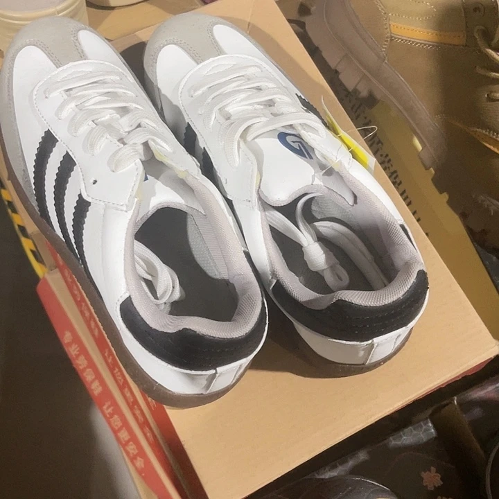 绒面41鞋码。。。。。。