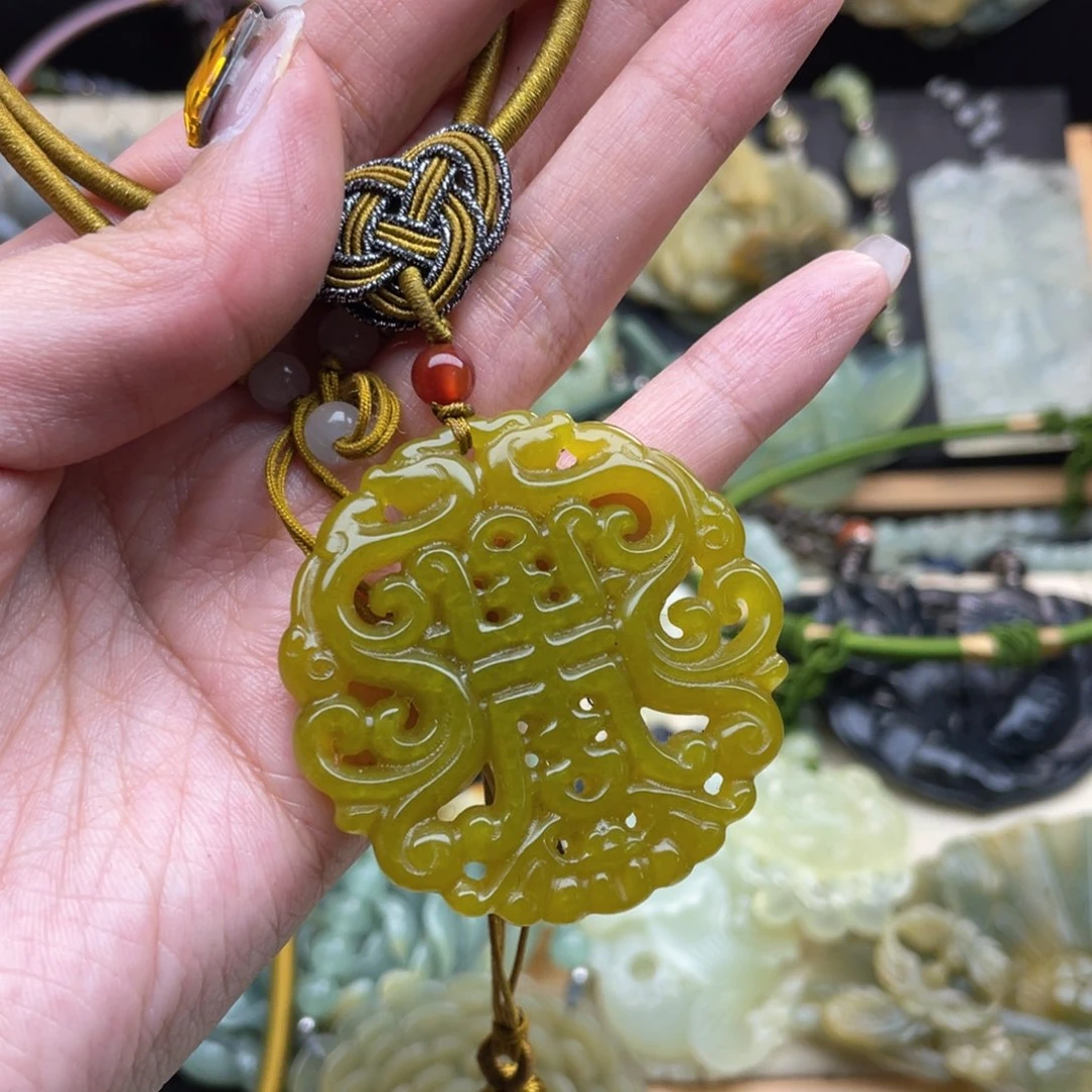 蛇纹石玉颈饰未镶嵌