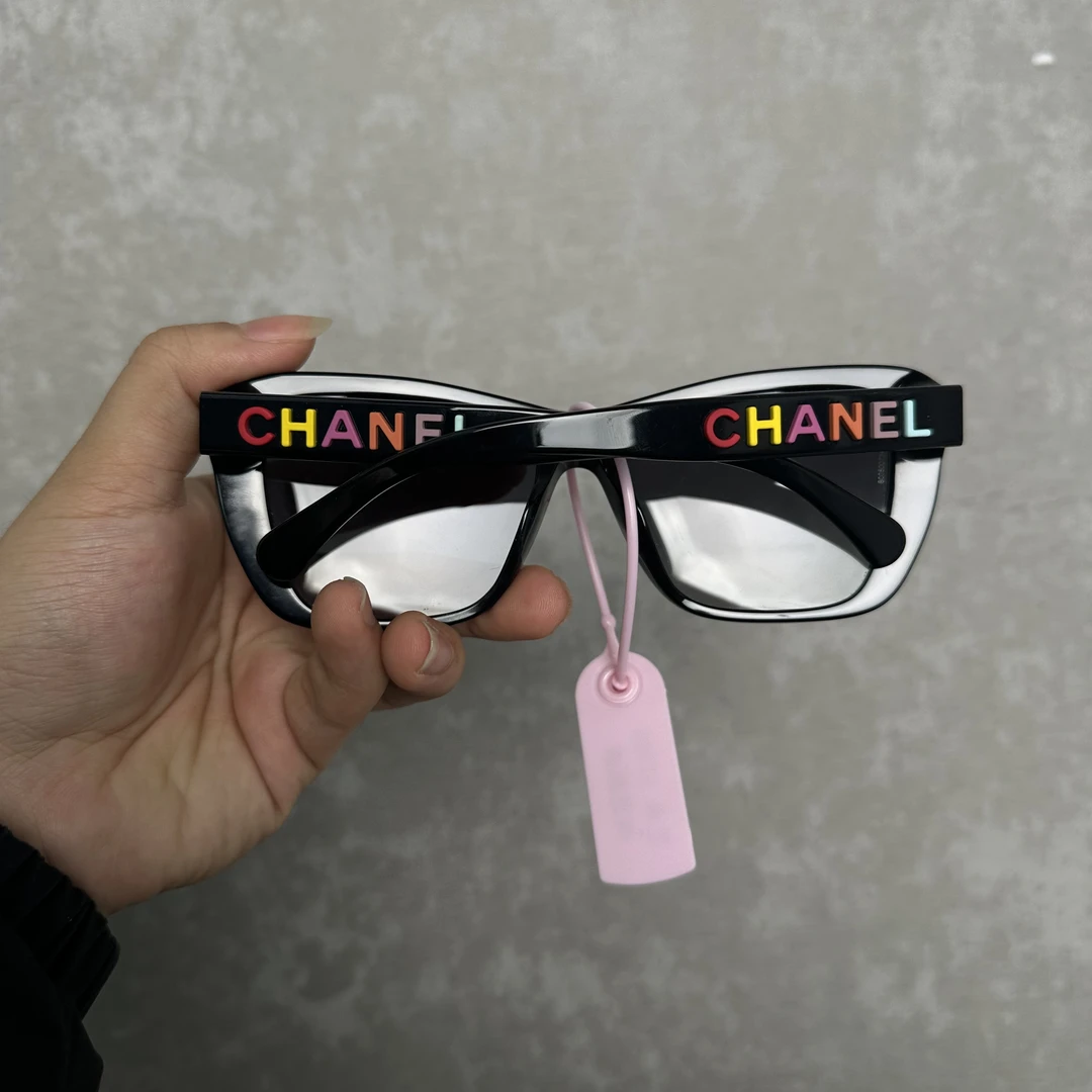 未使用 Chanel/香奈儿 全新未使用/香奈儿彩虹字母墨镜/17703/JP
