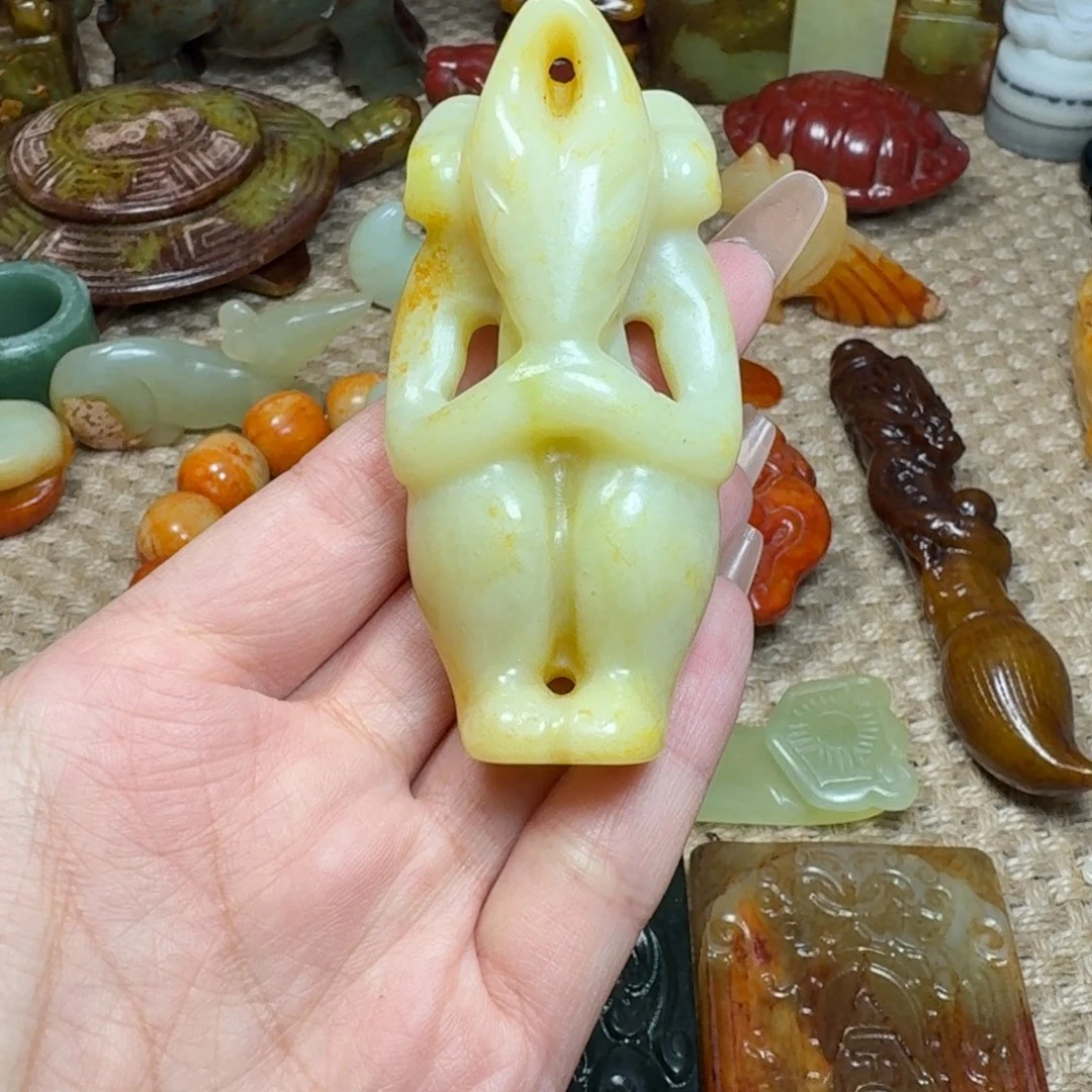 蛇纹石玉未镶嵌颈饰