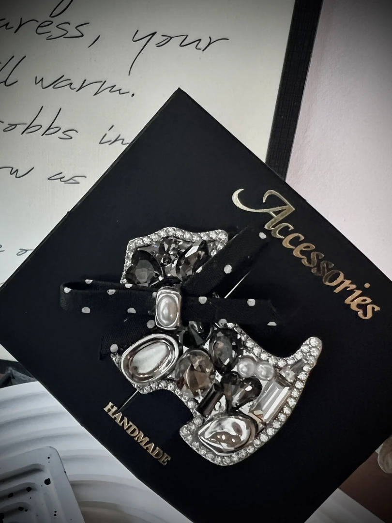 杨大姐推荐《悠蓝小狗》韩国新品锆石防水晶小狗侧边刘海碎发鸭嘴夹