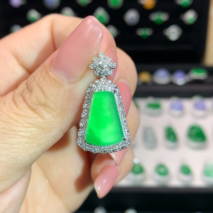 翡翠吊坠(不含链)18K金镶嵌