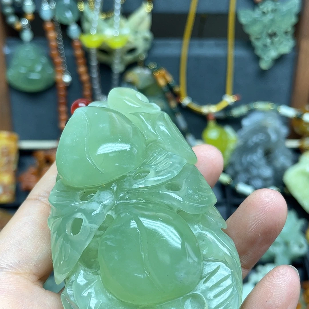 穿***期蛇纹石玉未镶嵌颈饰