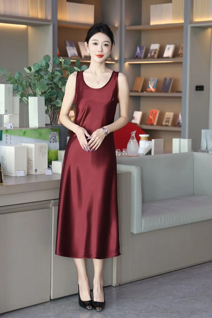 2025新款鱼尾裙无袖U型领垂坠感连衣裙性感纯色时尚显瘦收腰裙子