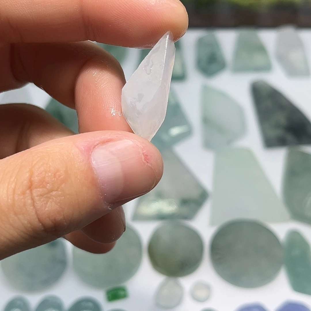 翡翠未镶嵌颈饰46889