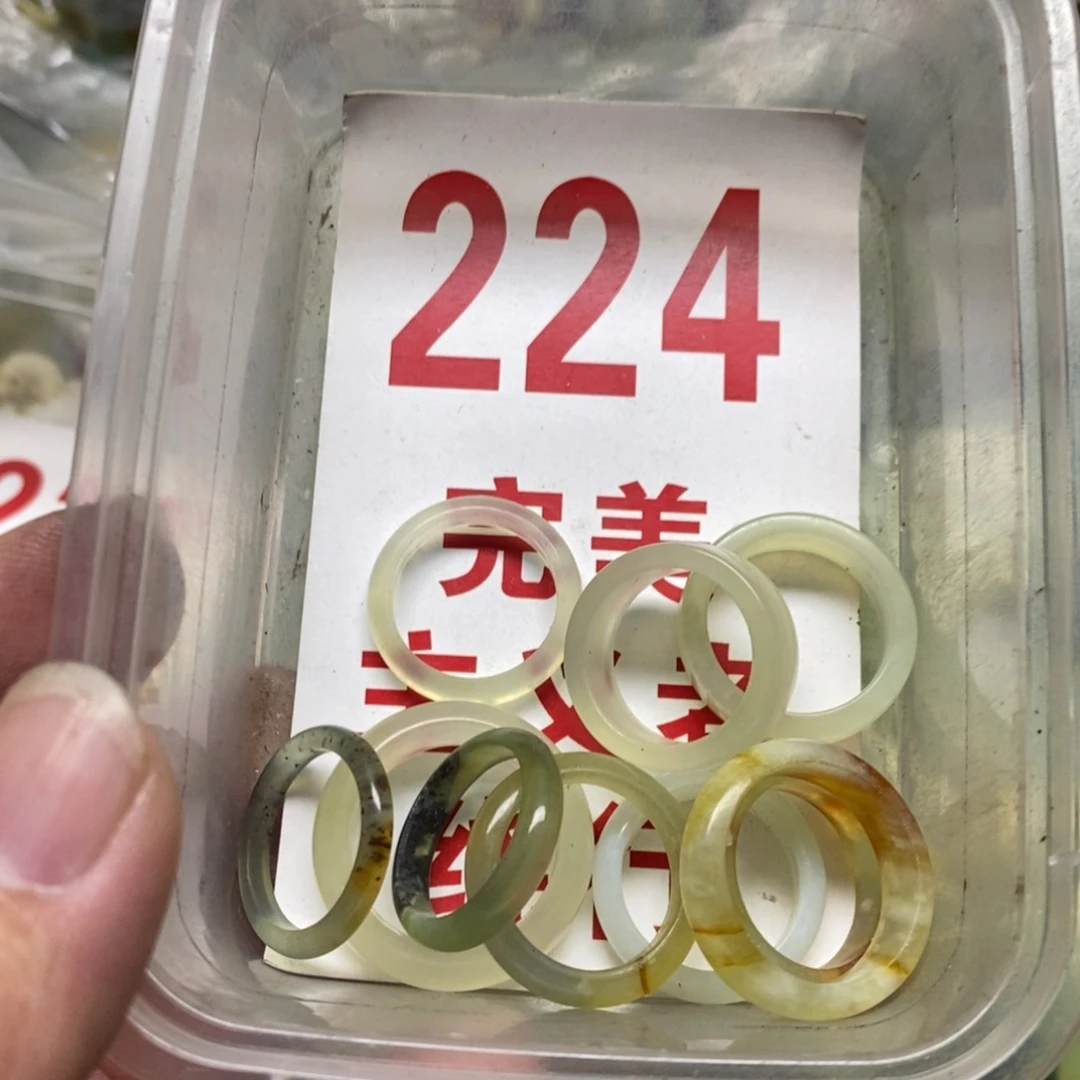 蛇纹石玉挂坠未镶嵌