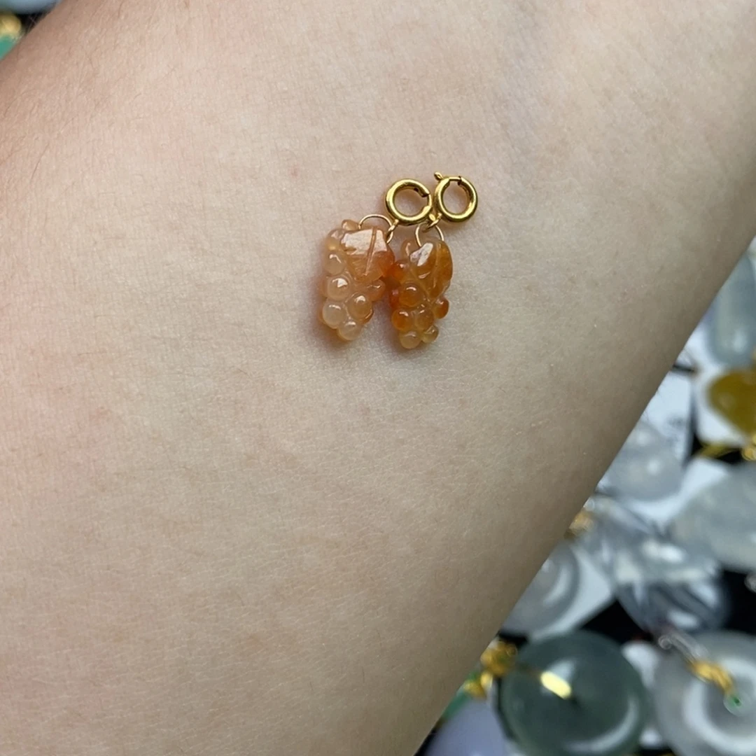 颈饰18K金镶嵌翡翠葡萄一对