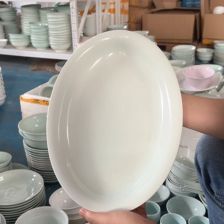 瓷片青瓷鱼盘两个，微瑕包邮