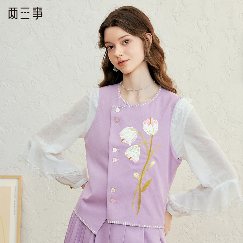 两三事 花魂复苏 2025春季新款复古绣花斜边单排扣马甲外套女马夹