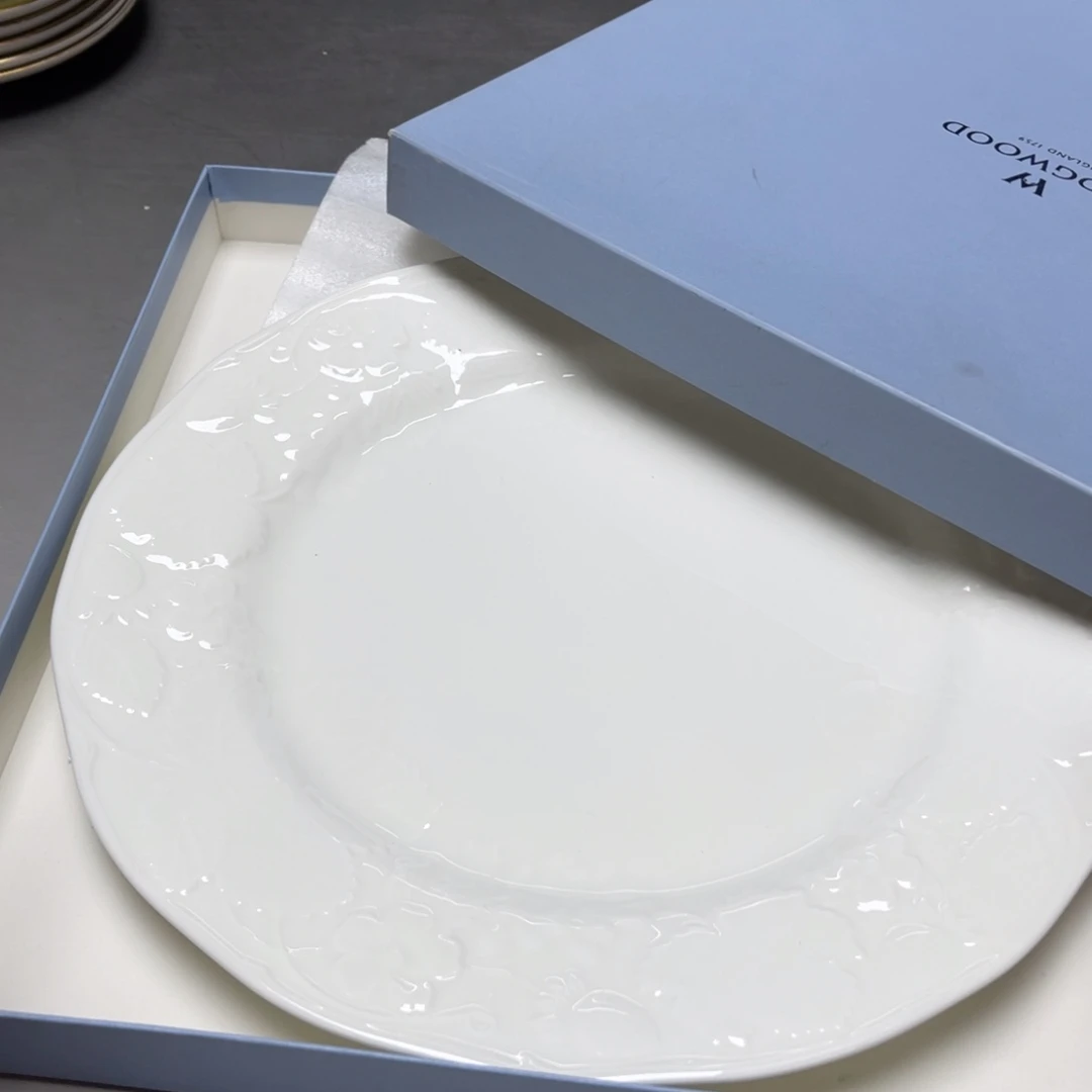 瓷片多*密密麻麻地排列着一个