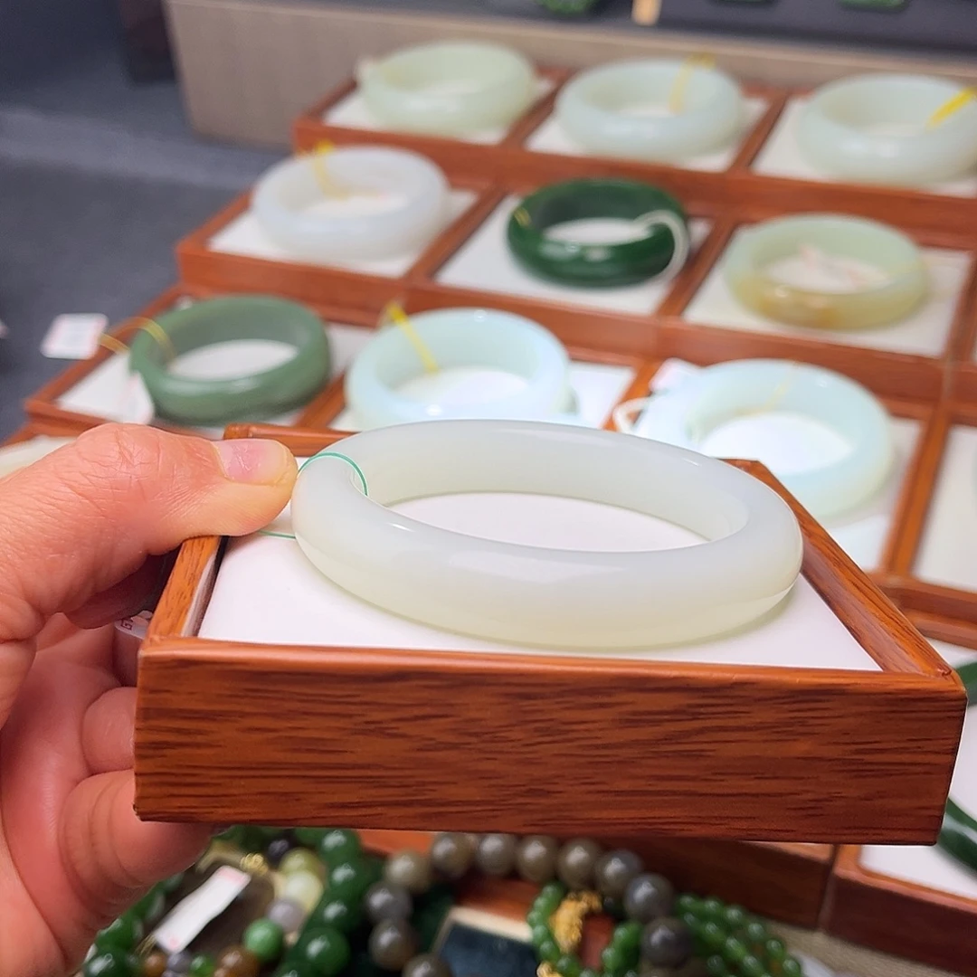 M***i和田玉未镶嵌手镯56.5