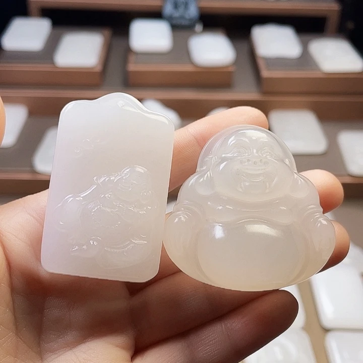 石英质玉（金丝玉）颈饰未镶嵌浮**欢