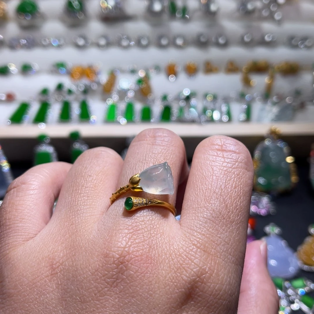 翡翠戒指18K金镶嵌莲蓬头戒指