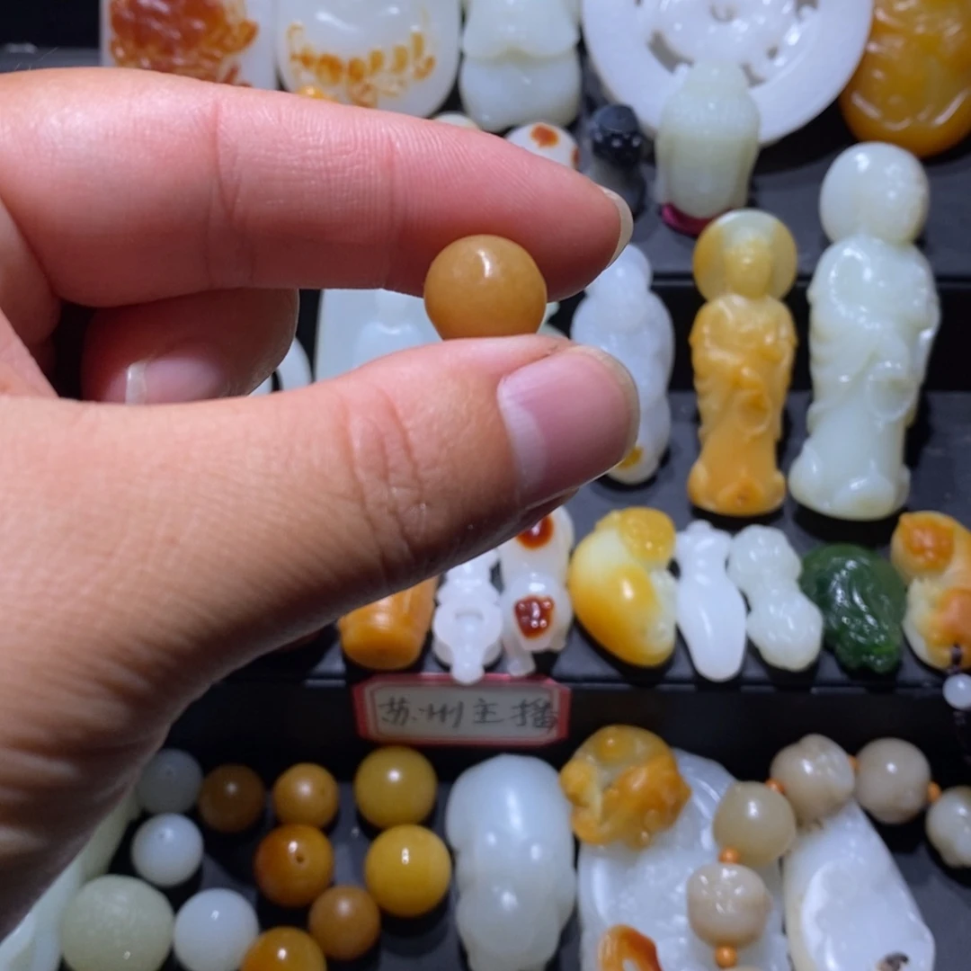 用***4和田玉未镶嵌颈饰