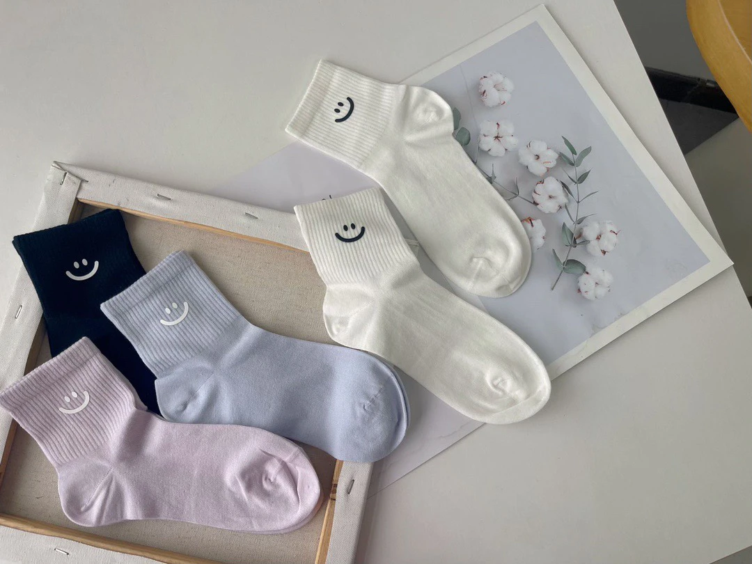 【简涉】四双一盒 每色各一笑脸新疆长绒棉笑脸休闲运动盒装女袜
