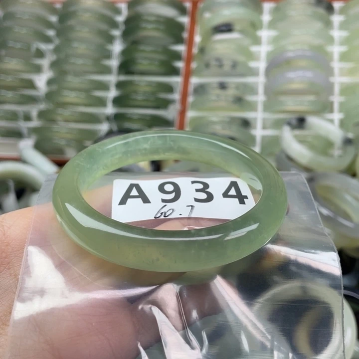 曼***罗蛇纹石玉未镶嵌手镯