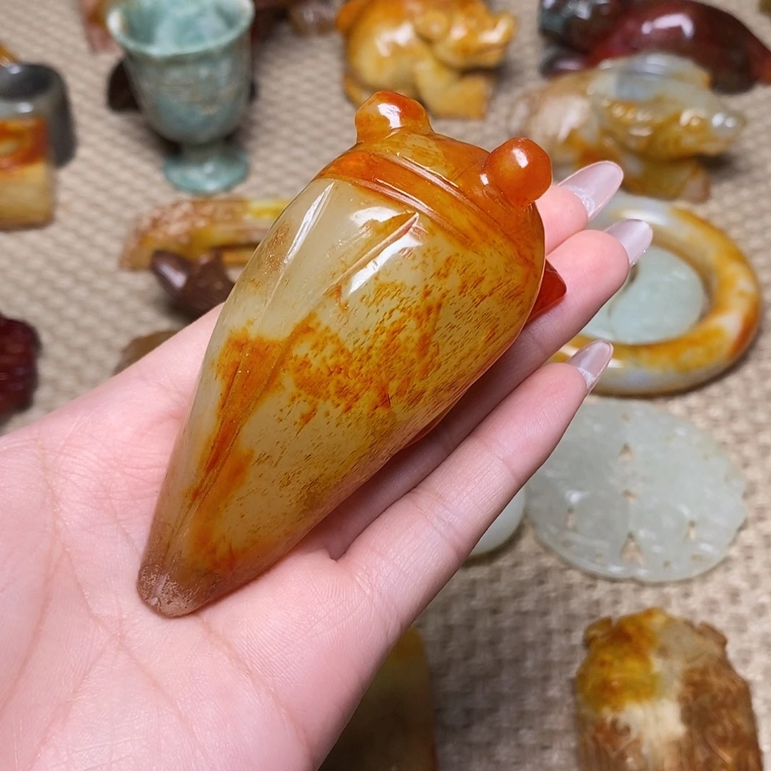 福***城蛇纹石玉未镶嵌颈饰