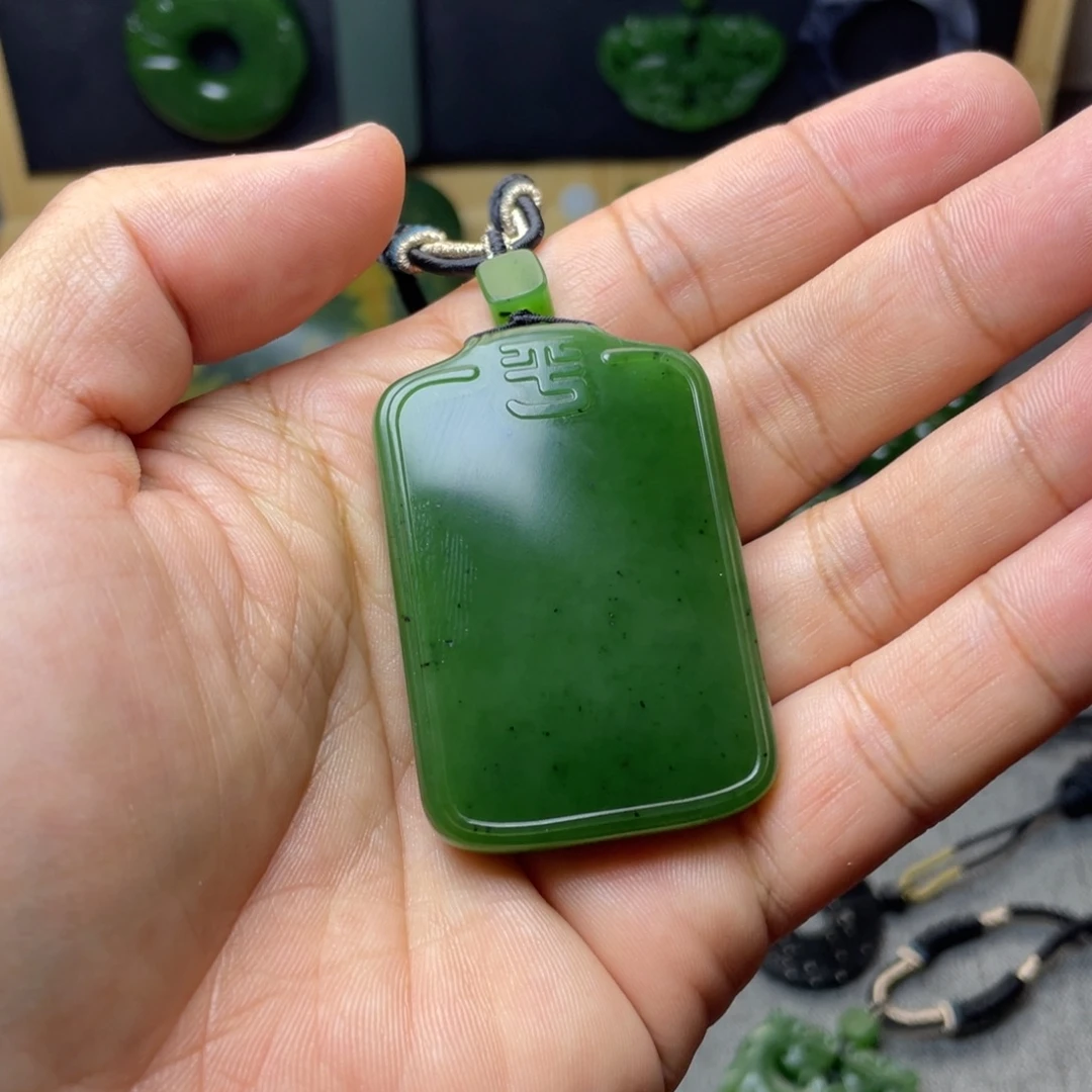 M***蒋和田玉未镶嵌颈饰