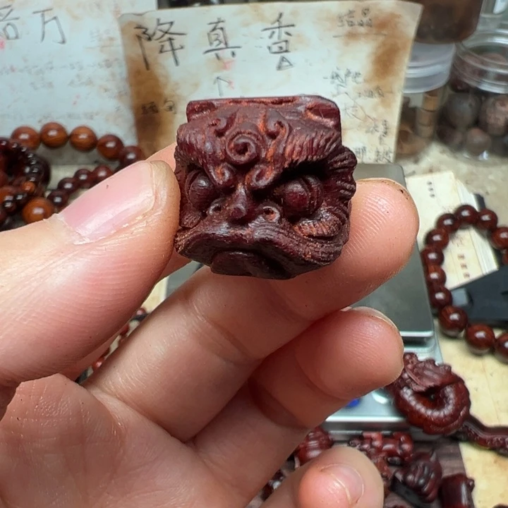 藤类d**。海南红降醒狮