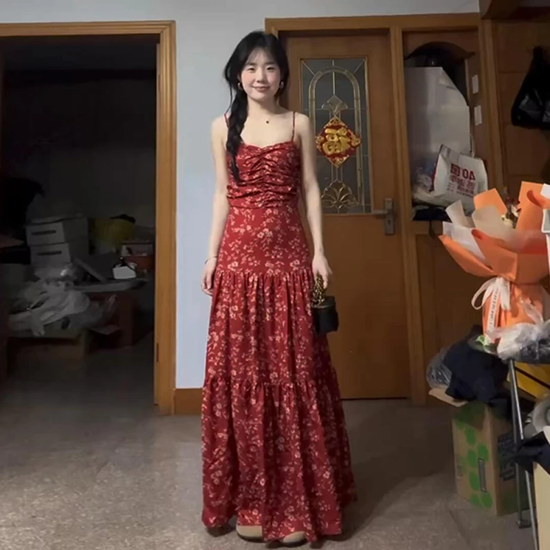 2025新款海边度假风红色碎花吊带连衣裙子女夏季法式气质收腰长裙
