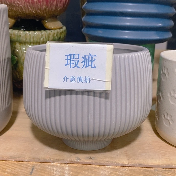 摆件多肉瑕疵盆有孔。