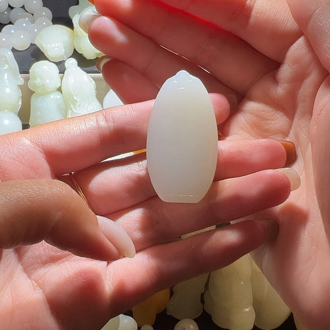 蓝***灵和田玉未镶嵌颈饰