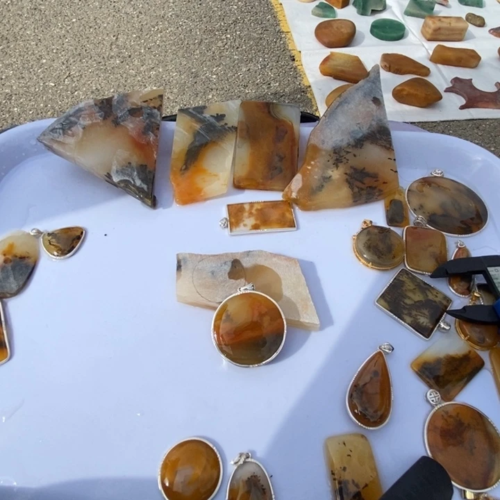 石英质玉（黄龙玉）合金吊坠