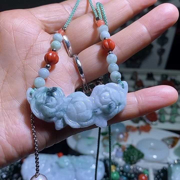 翡翠未镶嵌吊坠(赠链)