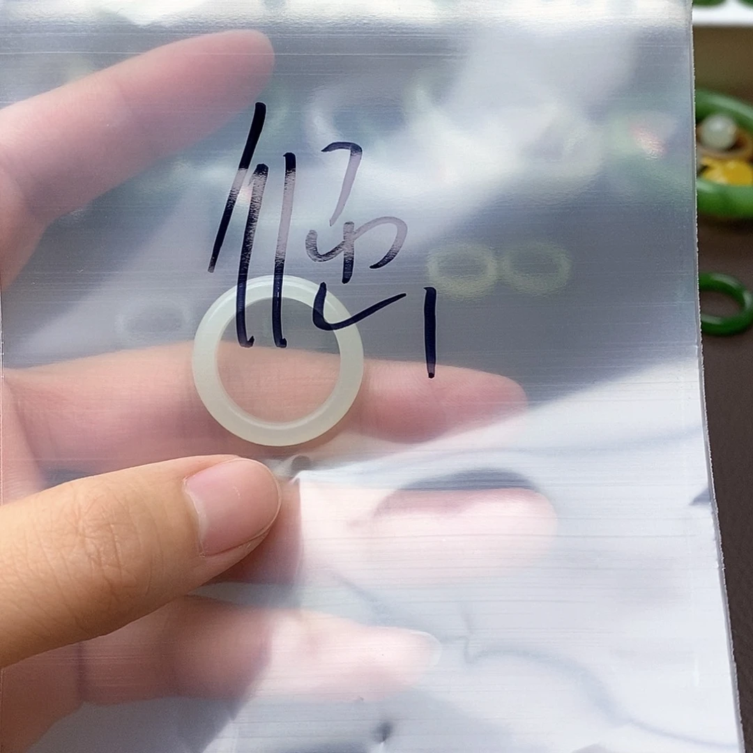 和田玉手镯未镶嵌倔*