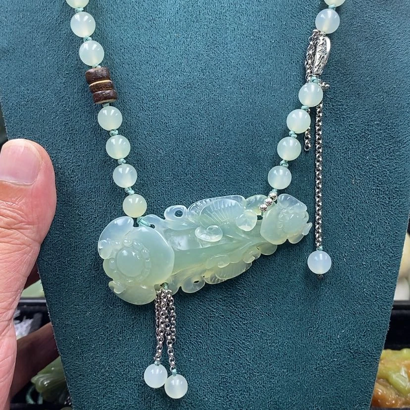 【闪购商品】蛇纹石玉未镶嵌吊坠