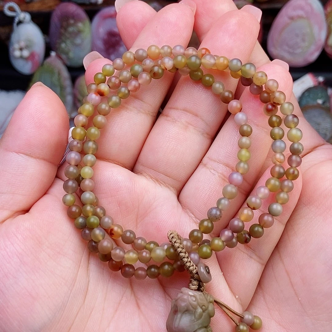 颈饰未镶嵌石英质玉（盐源）