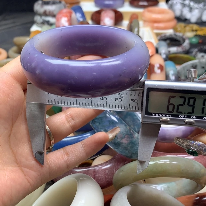 未镶嵌手镯石英质玉