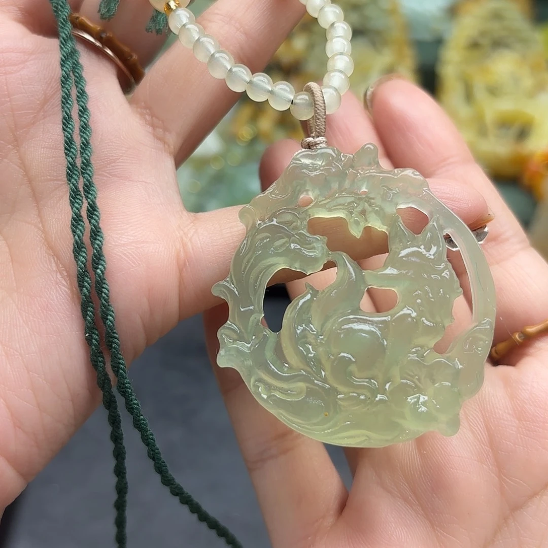 蛇纹石玉未镶嵌颈饰