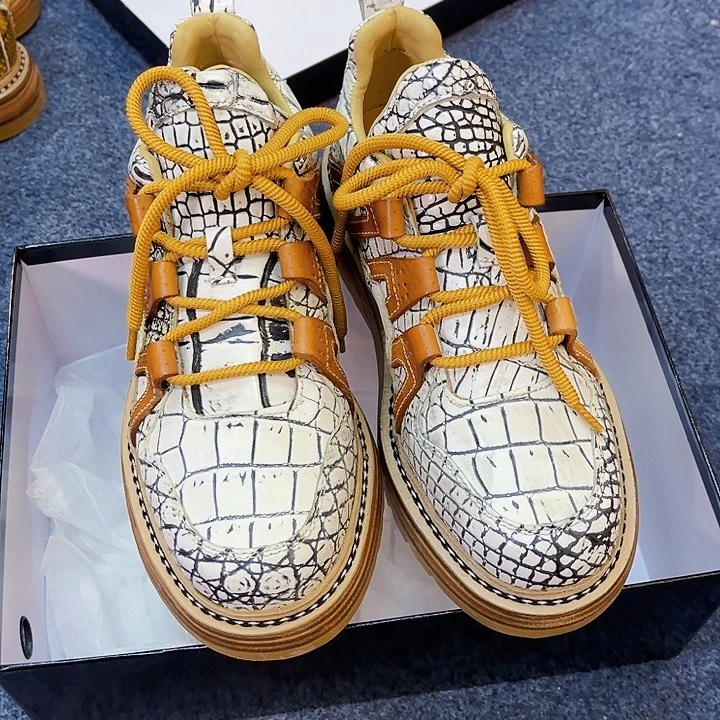 鱼***号磨砂皮（牛皮）白色鳄鱼41码的鞋子