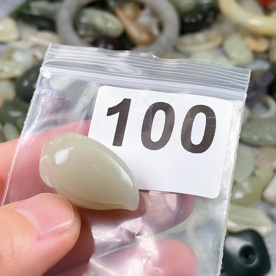 和田玉（糖玉）颈饰未镶嵌