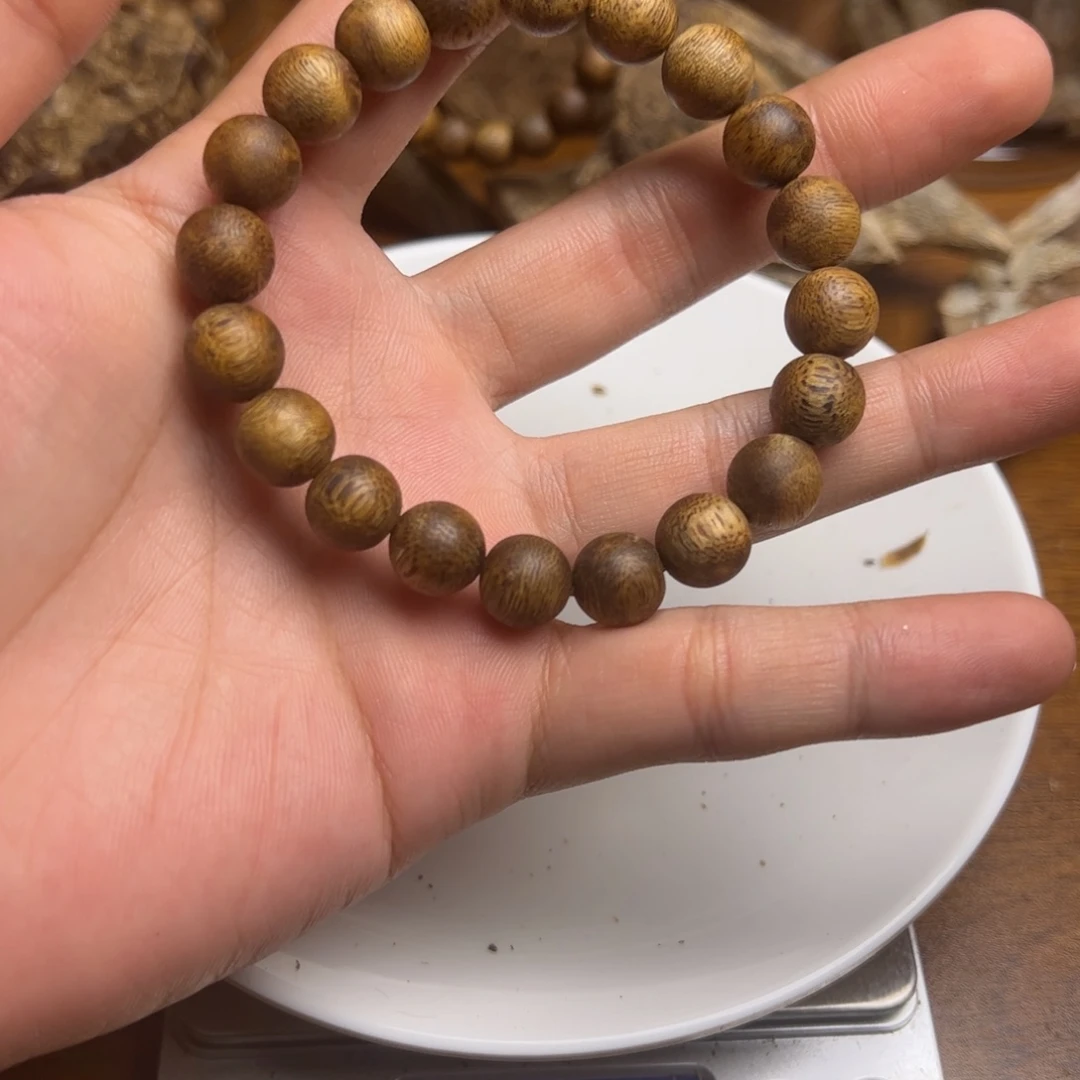 微***着沉香碎屑沉香卡1.0，8克