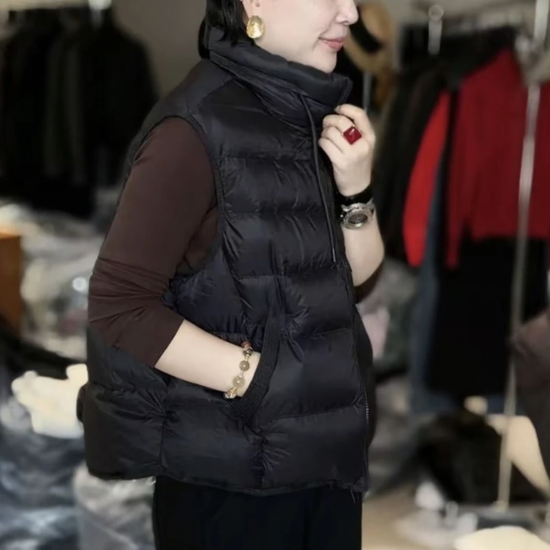 《越穿越爱马甲》新款8501宽松马甲白鸭绒女装保暖无袖马夹轻薄百搭