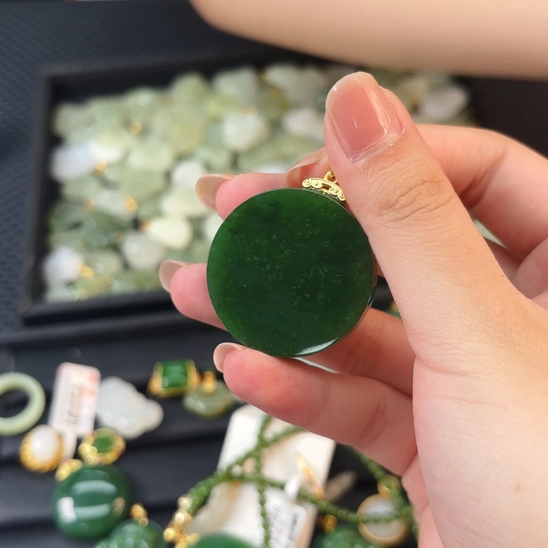 和田玉银S925镶嵌颈饰圆牌卡35